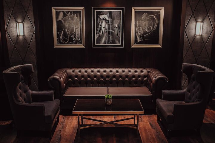 Lounge 86 of 109