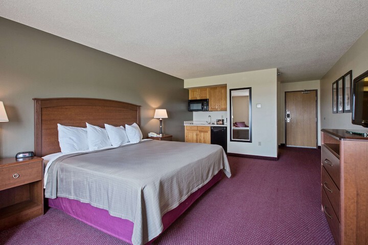 1 King Bed Efficiency (13 of 32)