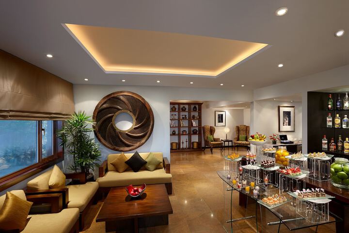 Lounge 78 of 89