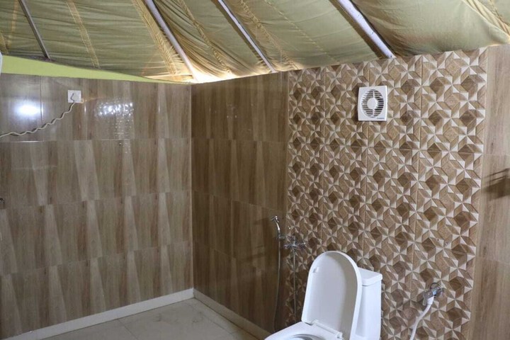 Room 102 of 125