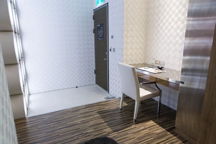 Room 52 of 81