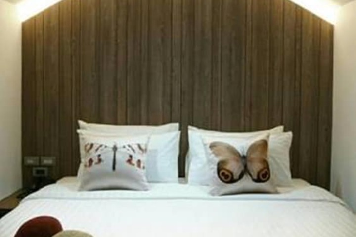 Room 10 of 90