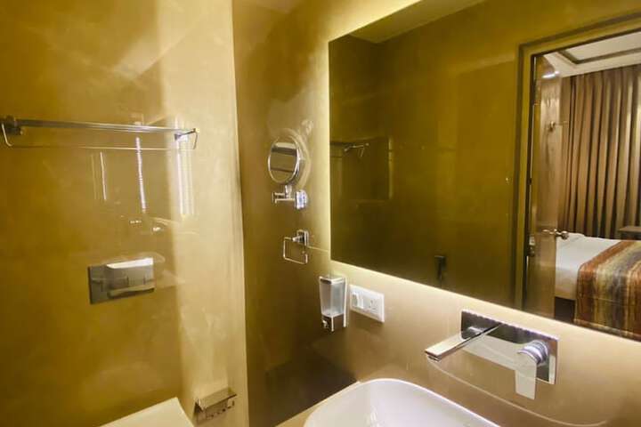 Room 33 of 55