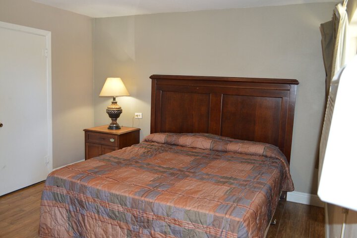Room 5 of 12