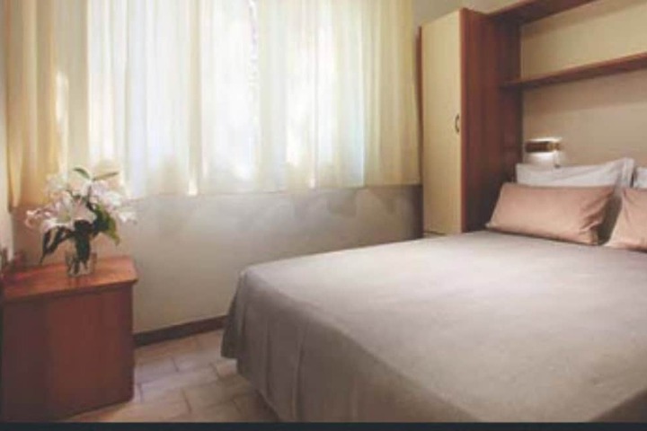 Room 6 of 17