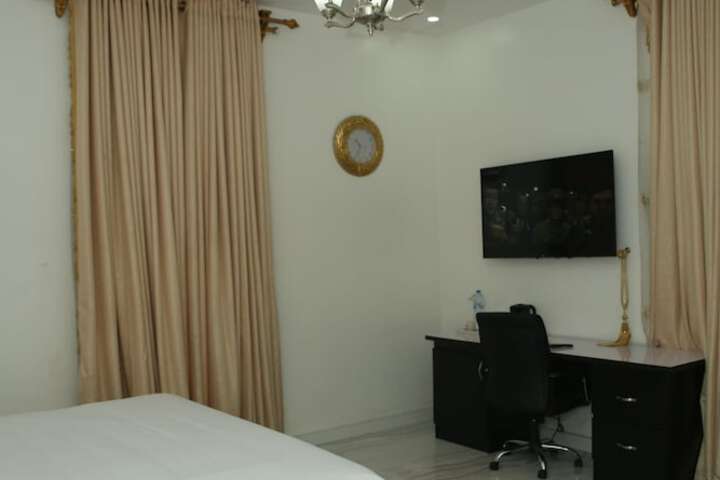 Room 8 of 29