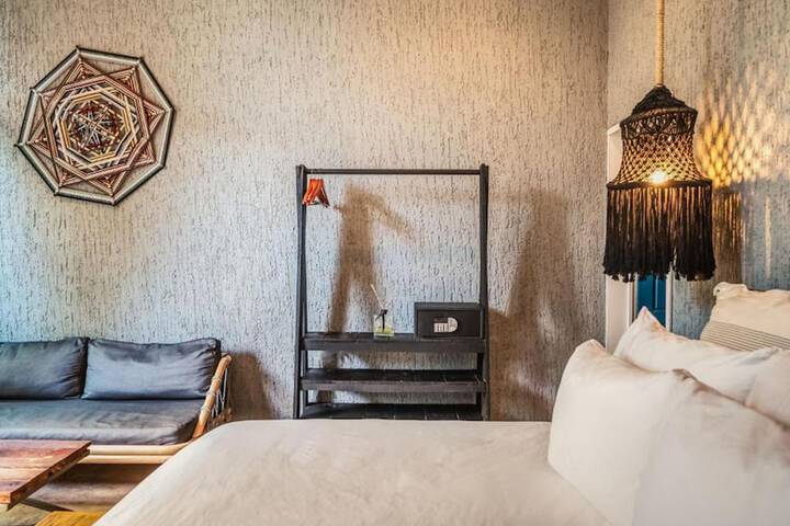 Room 22 of 166