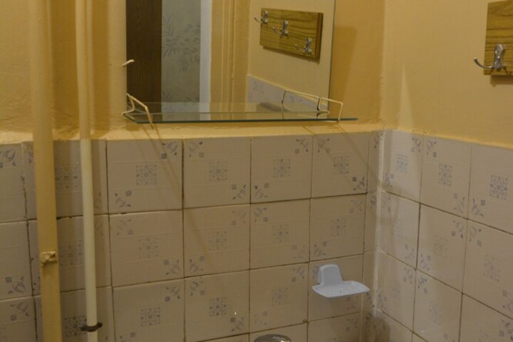 Room 72 of 100
