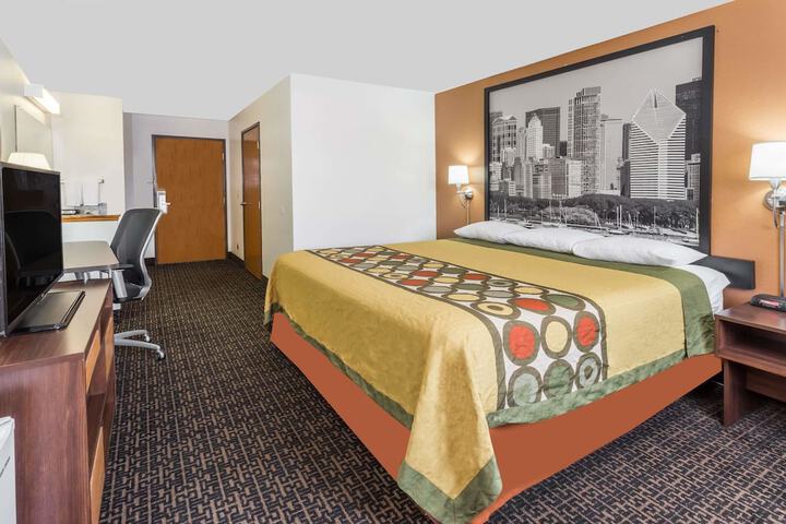 1 King Bed (4 of 17)