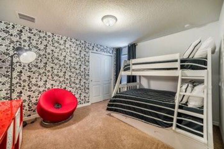 Room 5 of 32