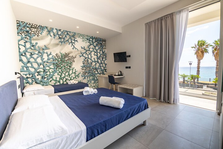 Room 4 of 28