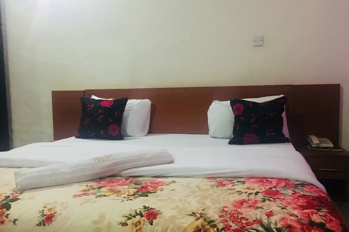 Room 6 of 30