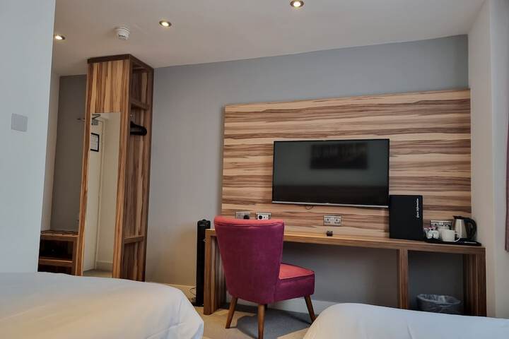 Room 30 of 46