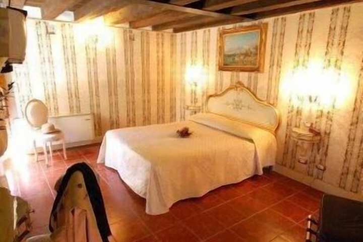 Room 8 of 22