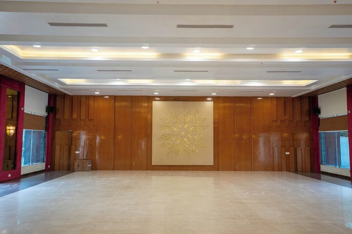 Ballroom/Hall 178 of 190