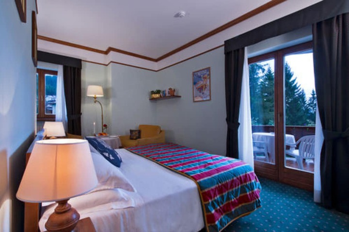 Room 19 of 37