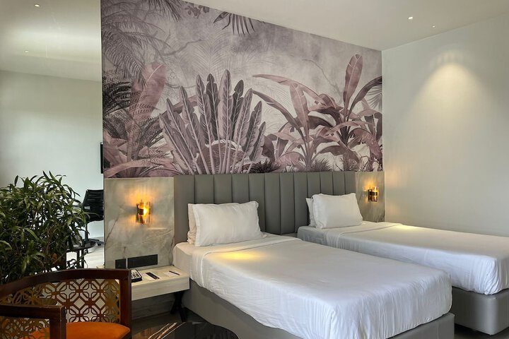Room 16 of 38