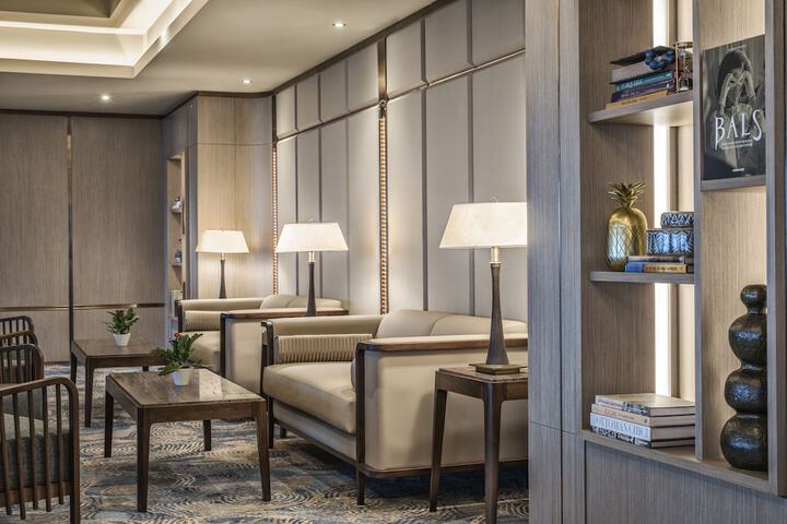 Lounge 79 of 127