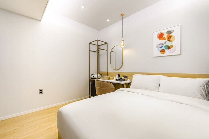 Room 9 of 60
