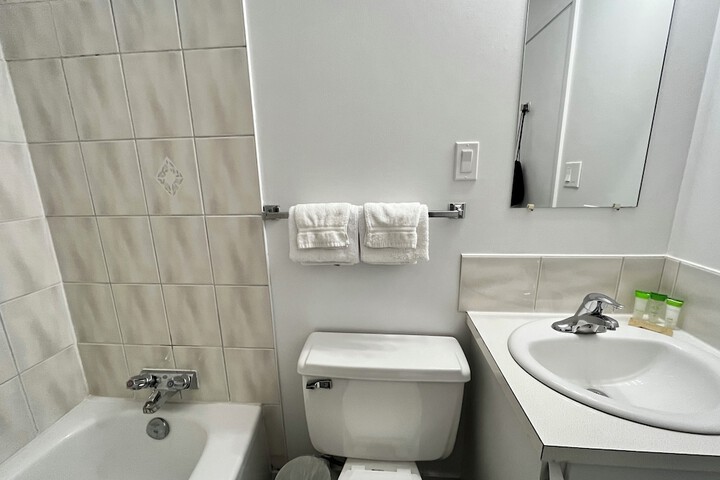 Room 33 of 38