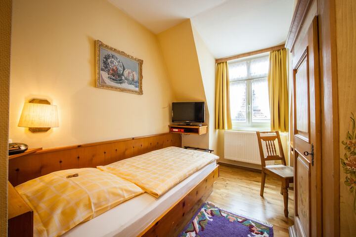 Room 25 of 90