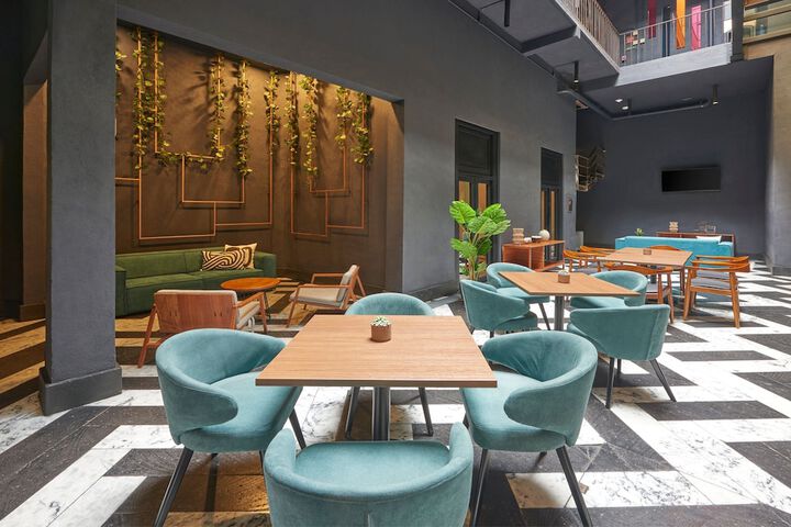 Lobby lounge