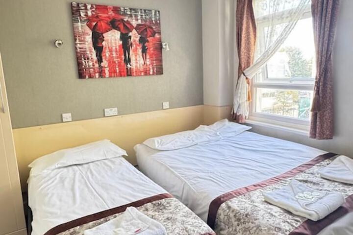 Room 21 of 118