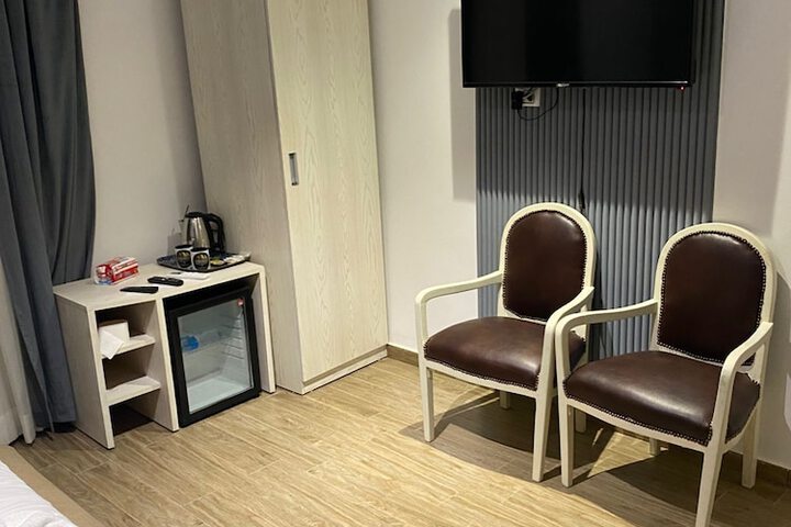 Room 8 of 23