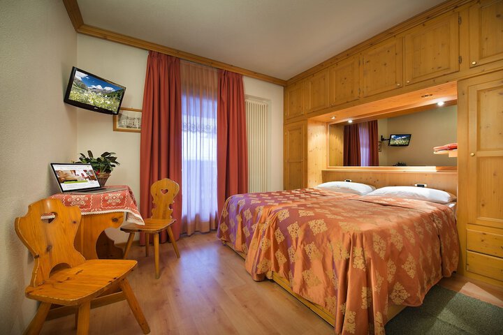Room 2 of 78