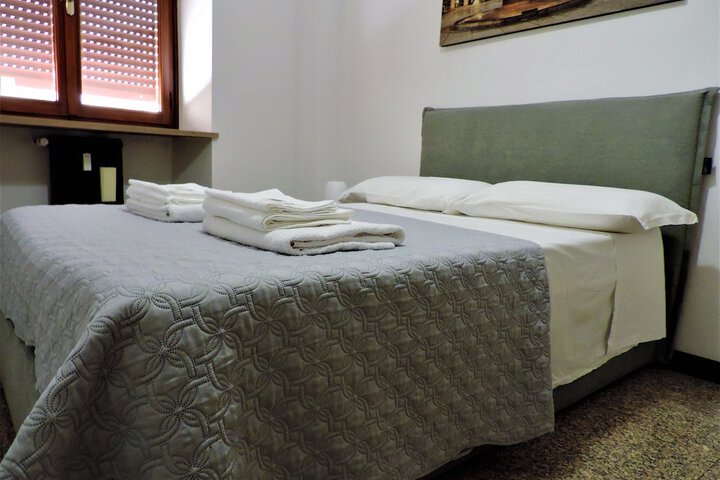 Room 8 of 26