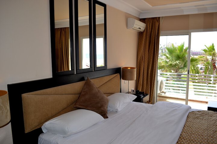 Room 8 of 49