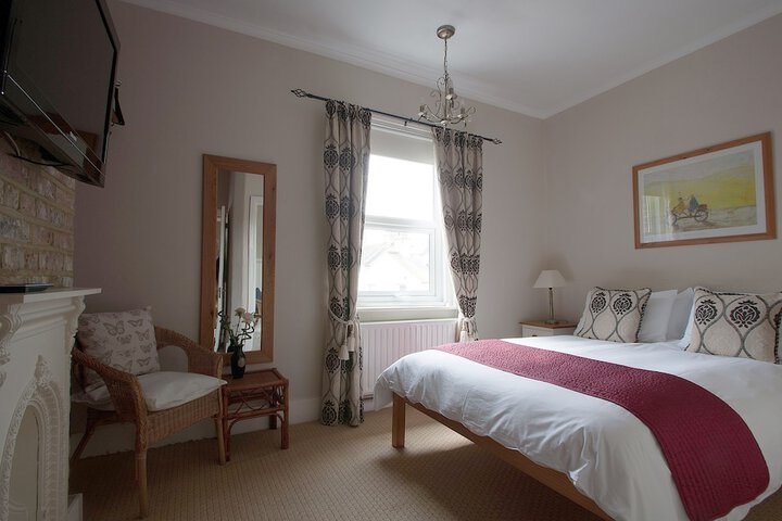 Room 7 of 16