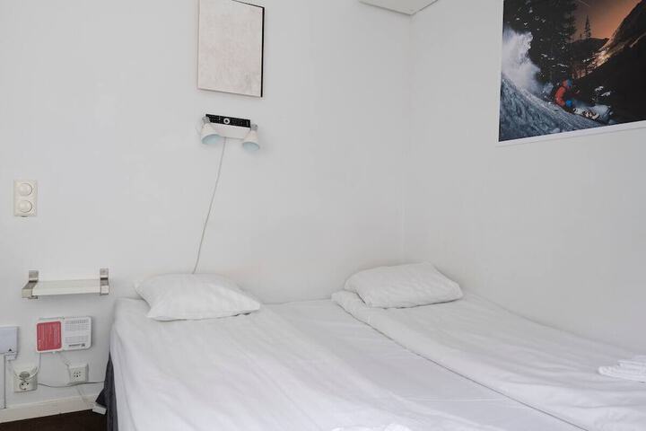Room 403 of 865