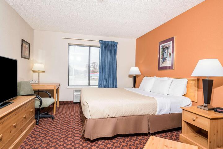 1 King Bed (8 of 13)