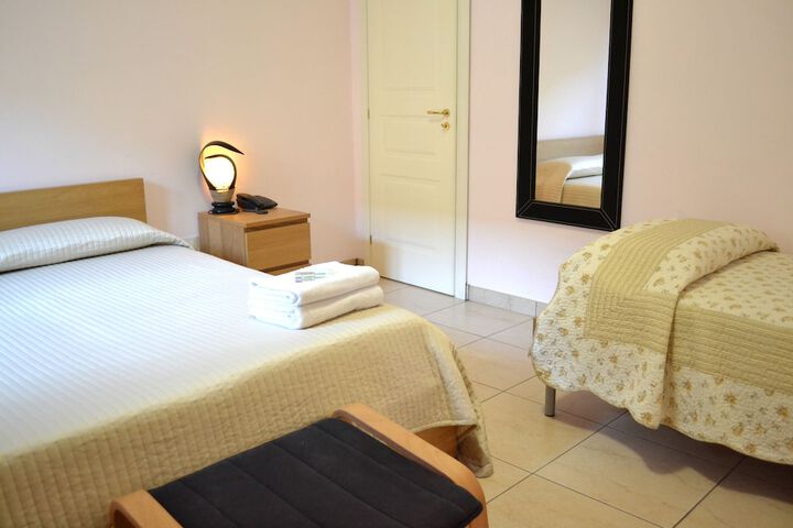Room 12 of 25