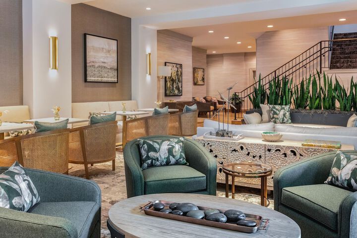 Lounge 180 of 215