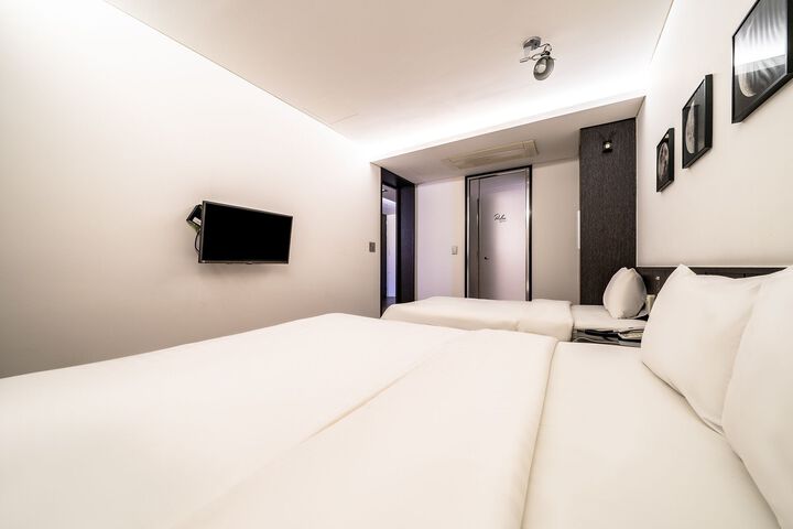Room 97 of 176