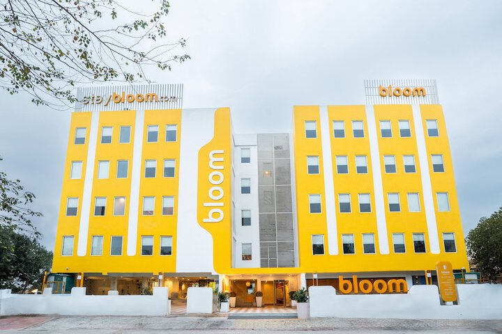 Bloom Hotel - Medicity Gurugram Near Medanta Hospital