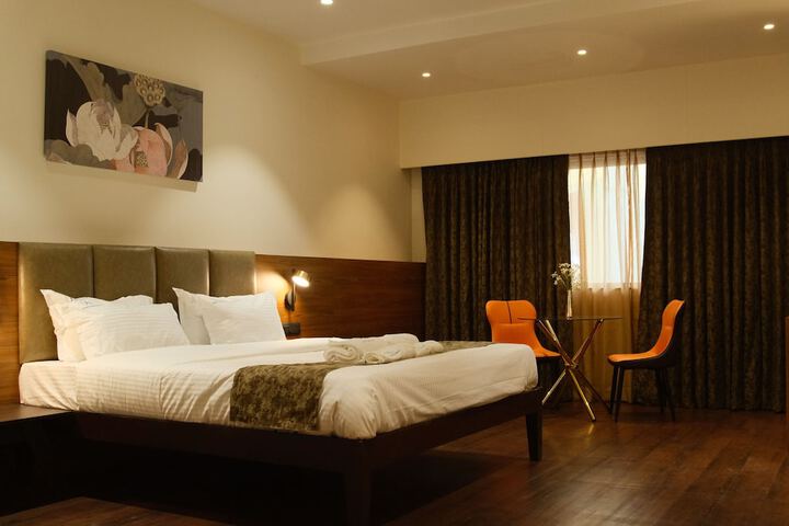 Room 4 of 11