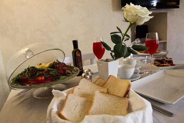 Room 3 of 10