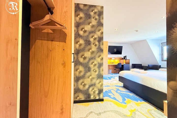 Room 53 of 217