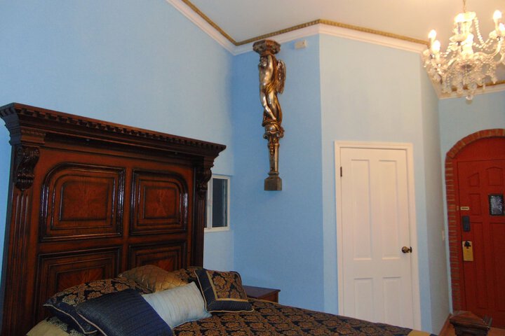 Room 105 of 413