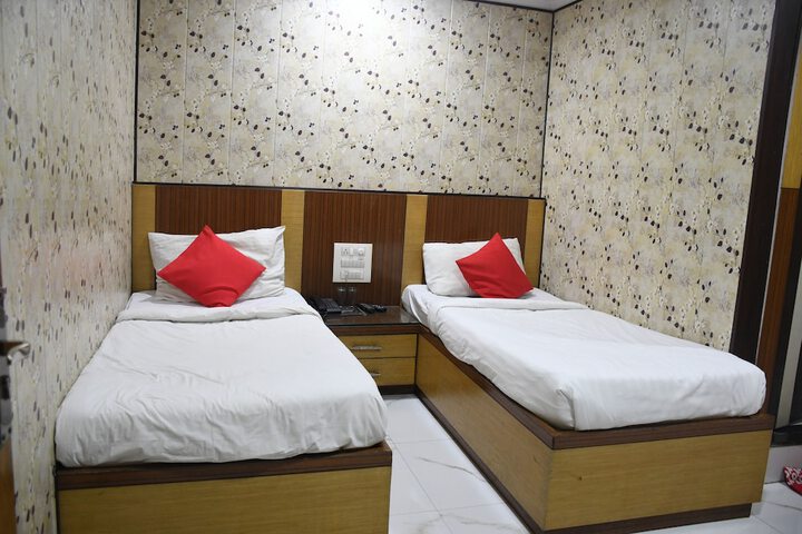 Room 10 of 16