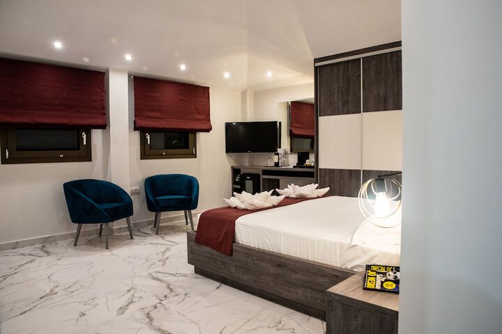 Room 34 of 122