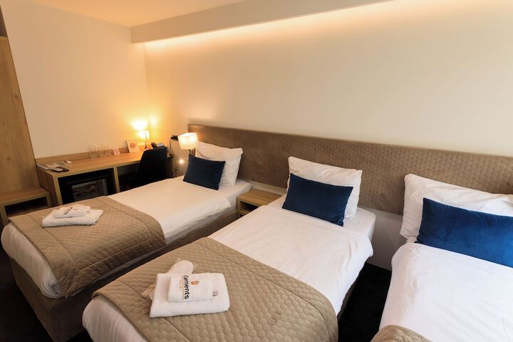 Room 3 of 10