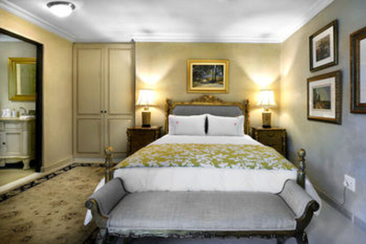 Room 13 of 28