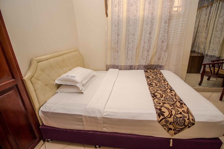 Room 16 of 29