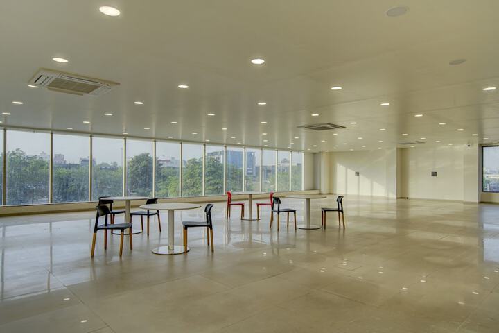 Ballroom/Hall 23 of 27