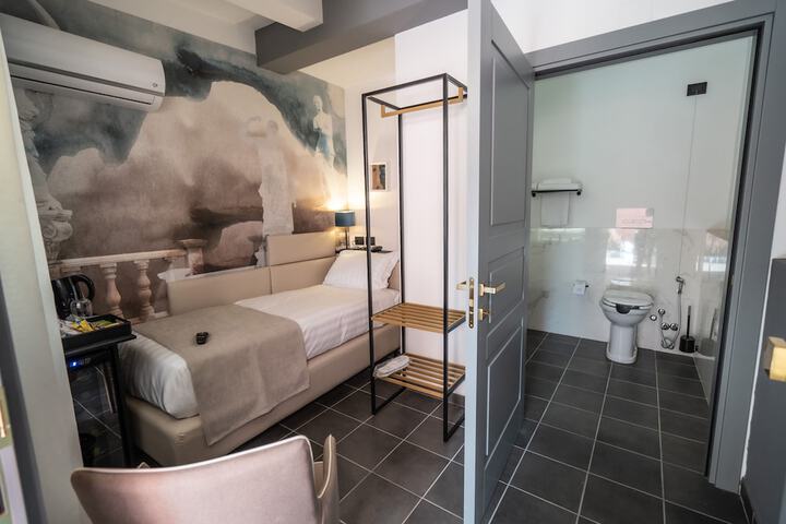 Room 44 of 209