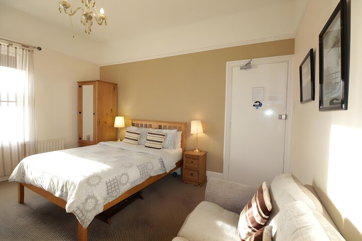 Room 2 of 43